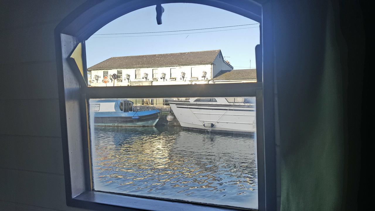 Roisin Dubh Houseboat Hotel Sallins Bagian luar foto
