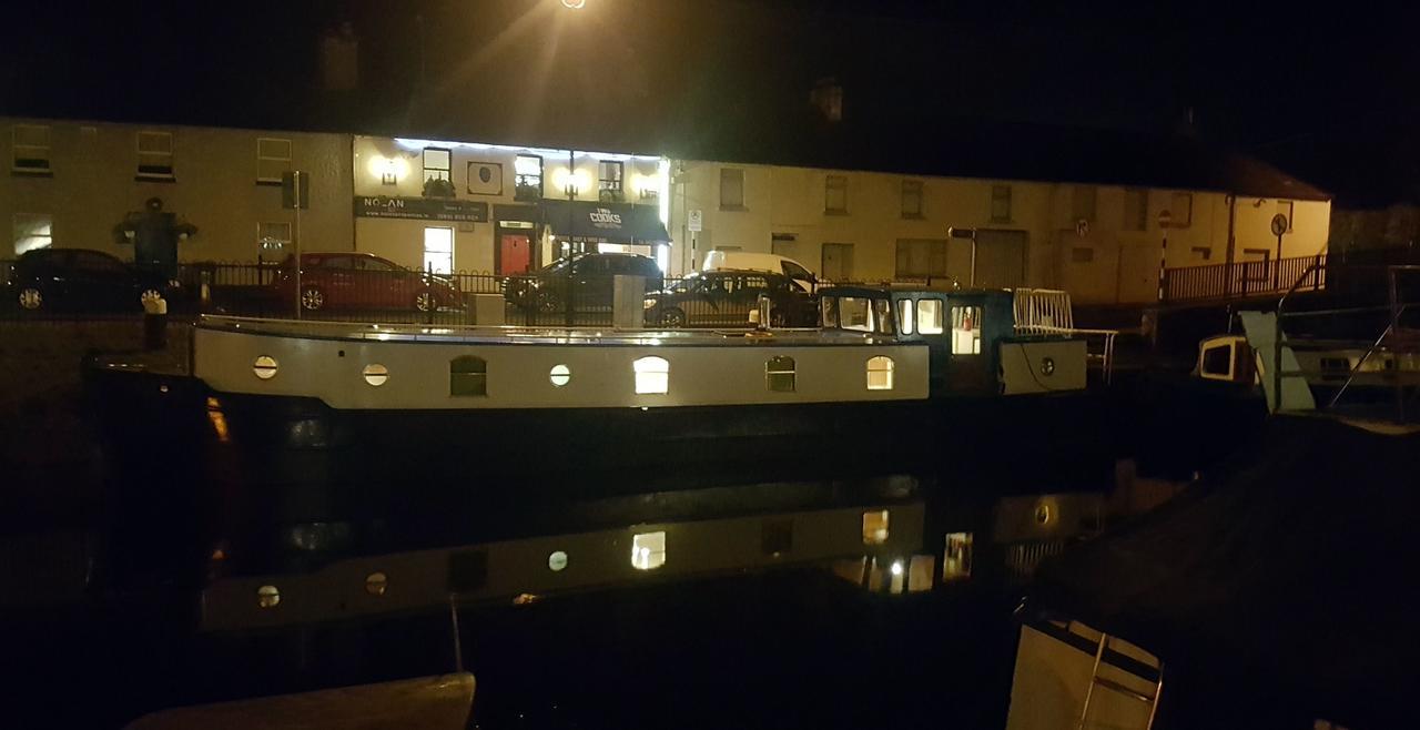 Roisin Dubh Houseboat Hotel Sallins Bagian luar foto