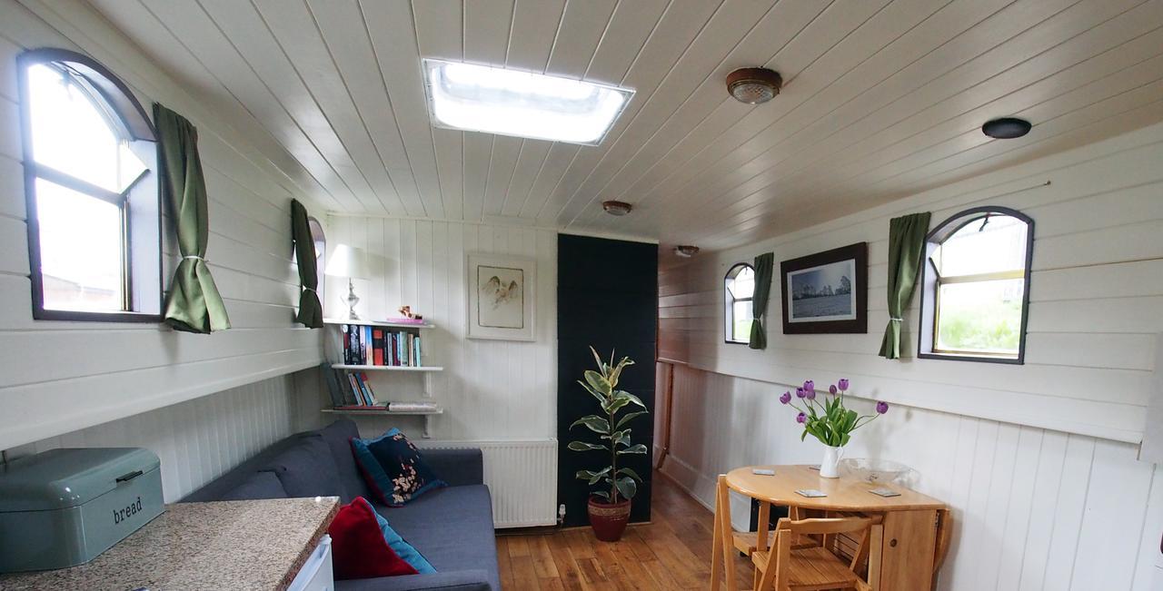Roisin Dubh Houseboat Hotel Sallins Bagian luar foto