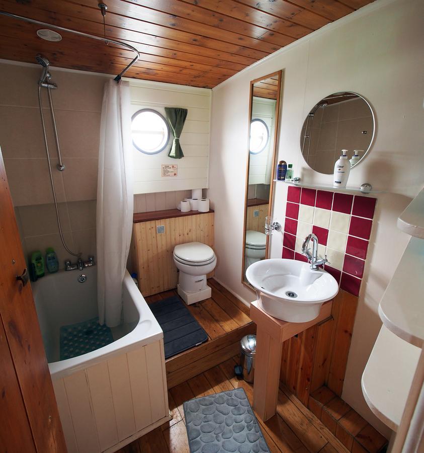 Roisin Dubh Houseboat Hotel Sallins Bagian luar foto