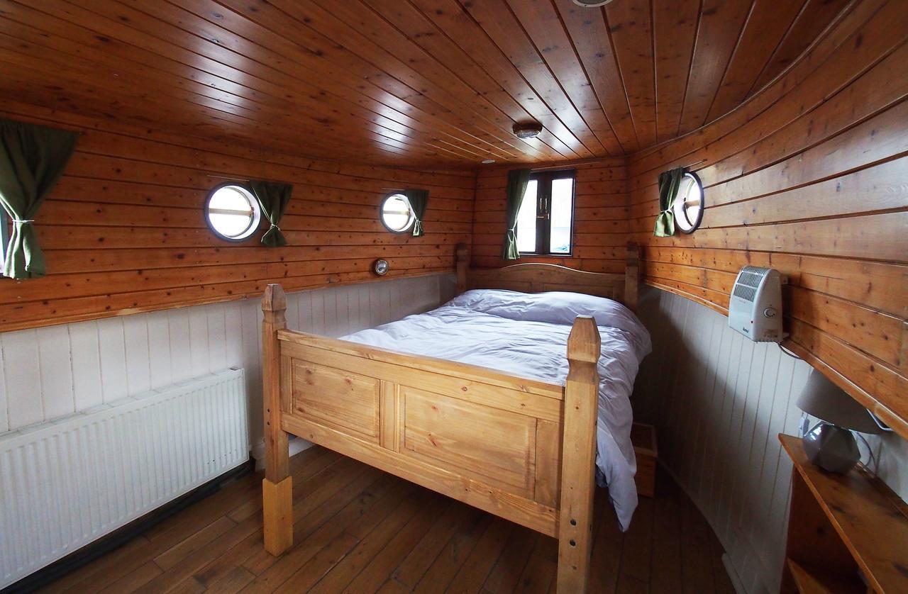 Roisin Dubh Houseboat Hotel Sallins Bagian luar foto